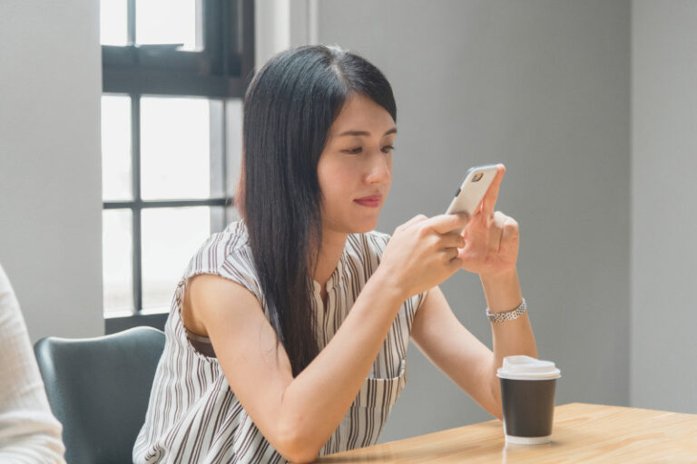 デート中こっそりLINE占い!相性診断で恋の不安解消&チャンス掴む方法