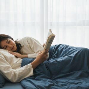 ベッドで過ごす男女