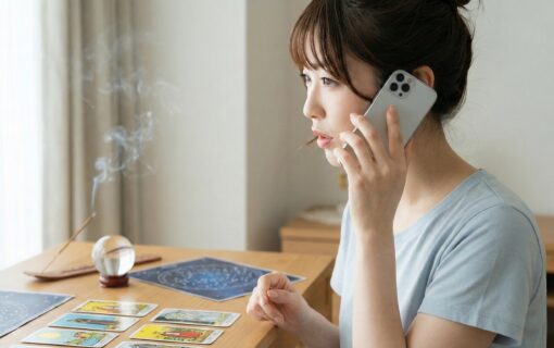 電話占いをしている様子